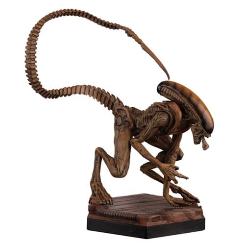 Alien and Predator Alien 3 Xenomorph Figure with Collector Magazine #6